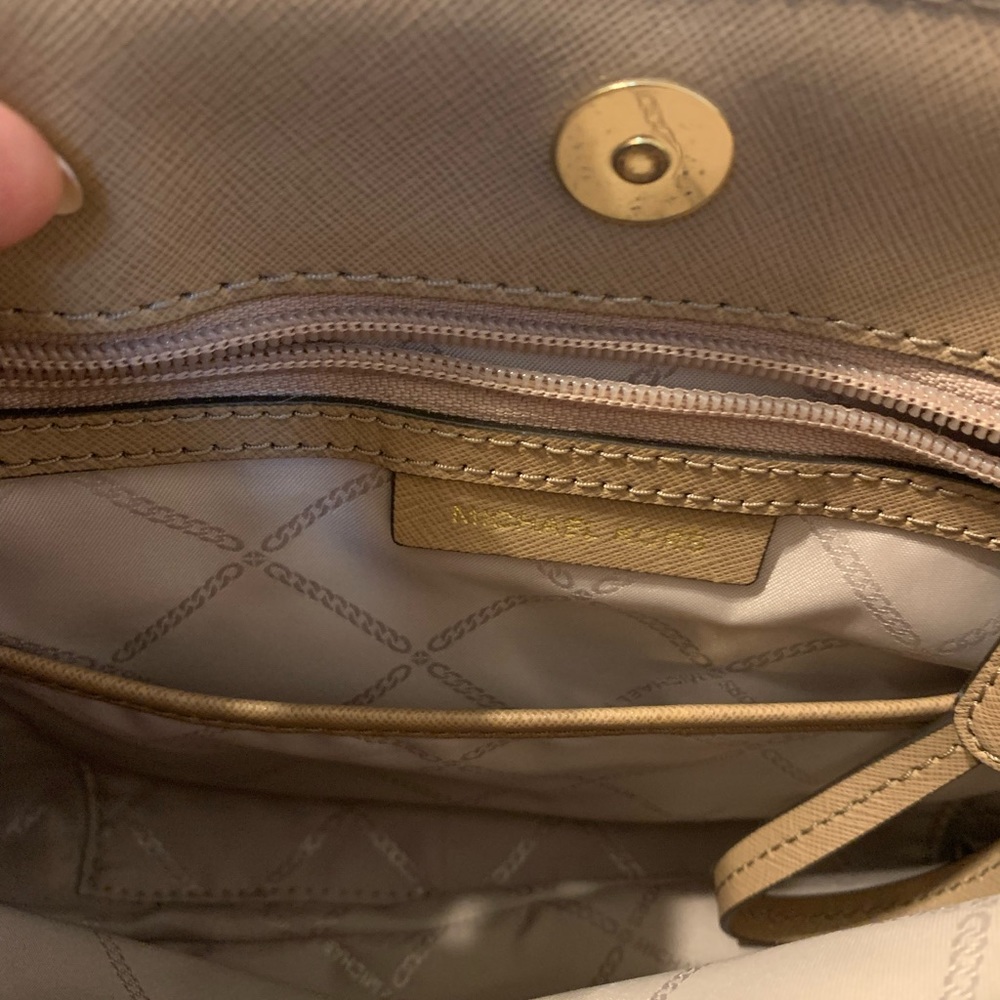 Michael Kors Medium Crossbody Bag Tan Leather - Picture 6 of 8